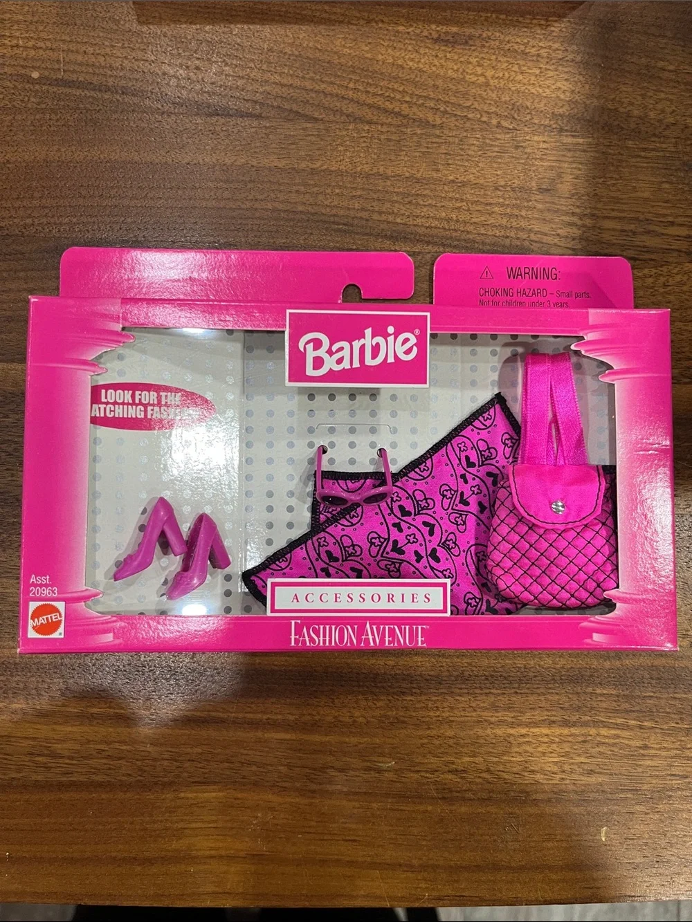 1998 Barbie Fashion Avenue Accessories Set - Fuchsia #20963